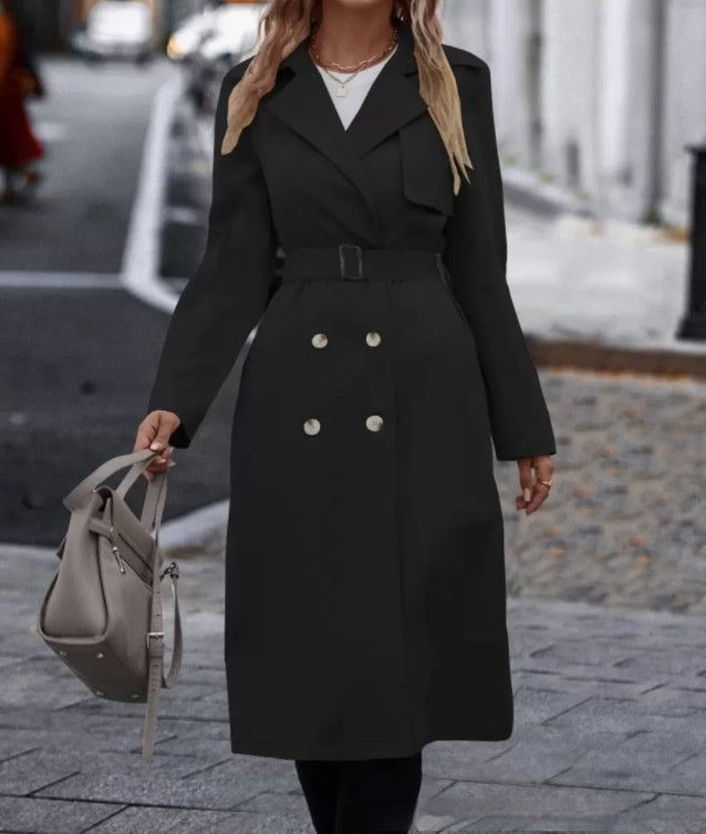 Zweireihiger Trenchcoat mit Gürtel